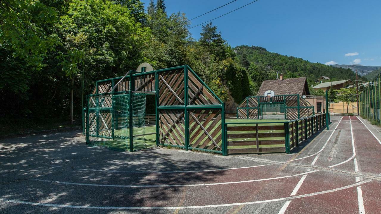 Vacancéole - Résidence Les Gorges Rouges Guillaumes Exterior foto